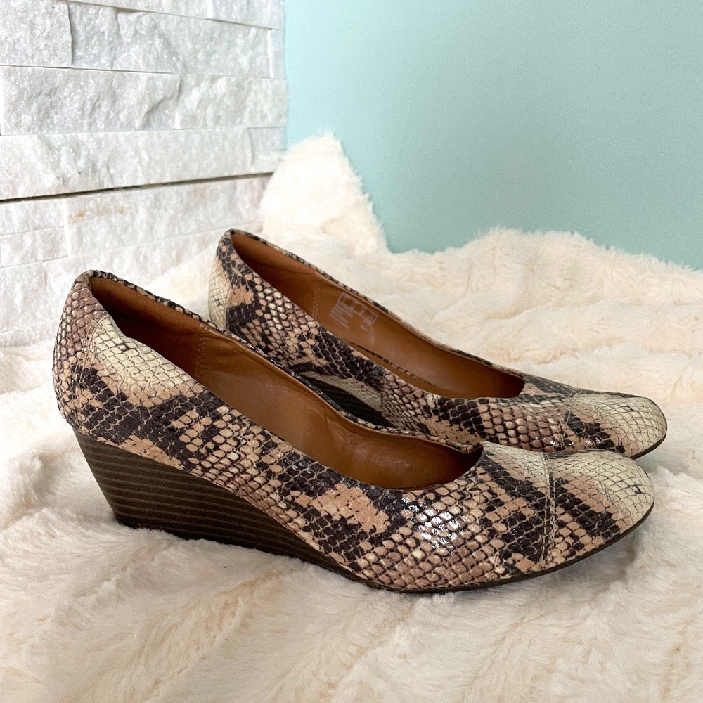 Clarks Collection Soft Cushion Animal Print Wedge Heel (7.5)
